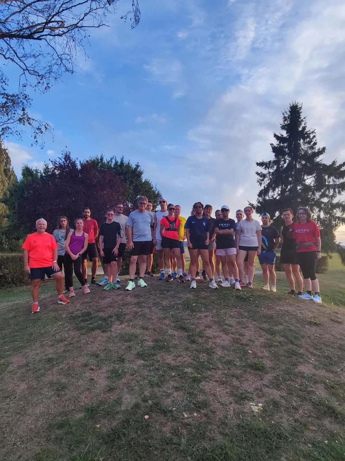 Les coureurs du SENZU Running Club reunis apres la premiere sortie du club
